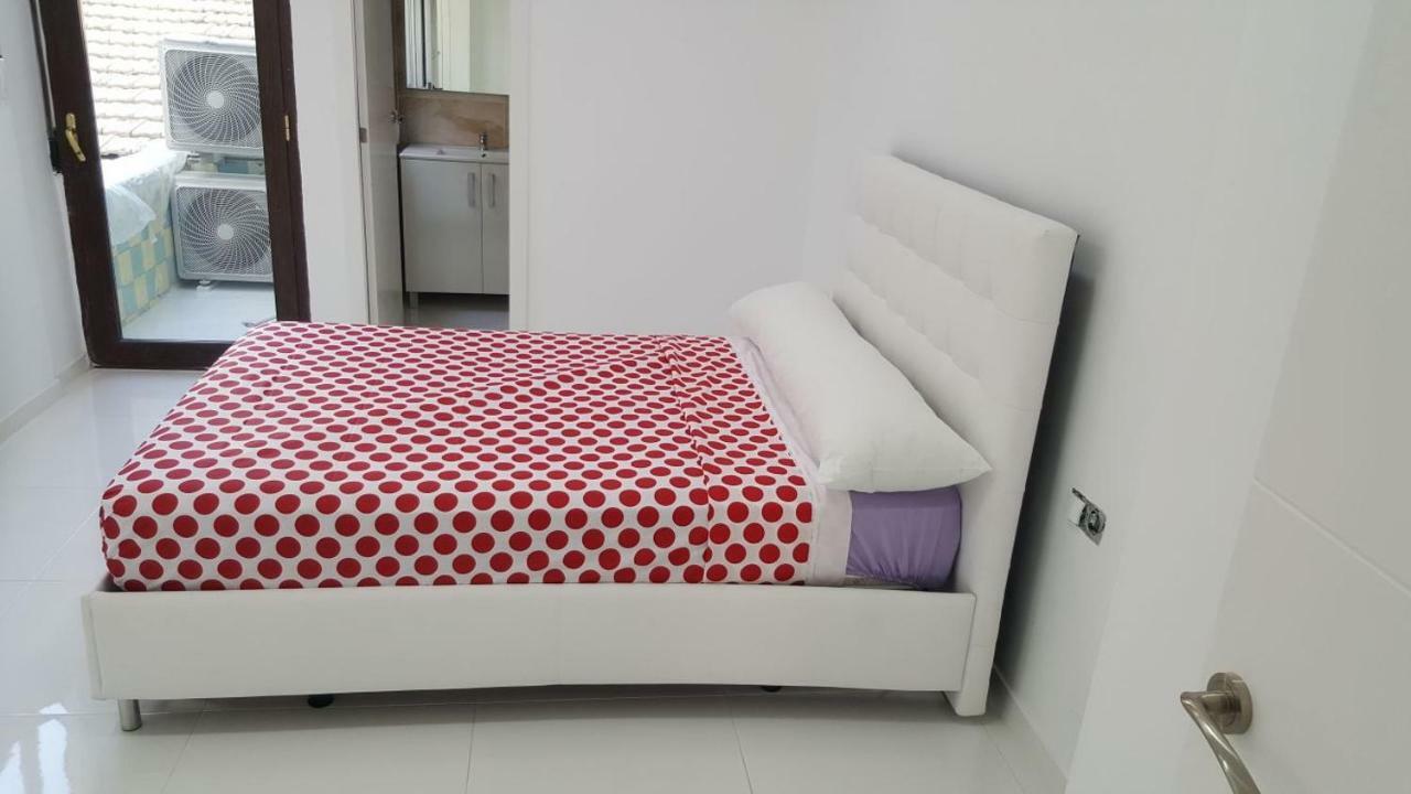 White Apartment Alicante Exterior photo