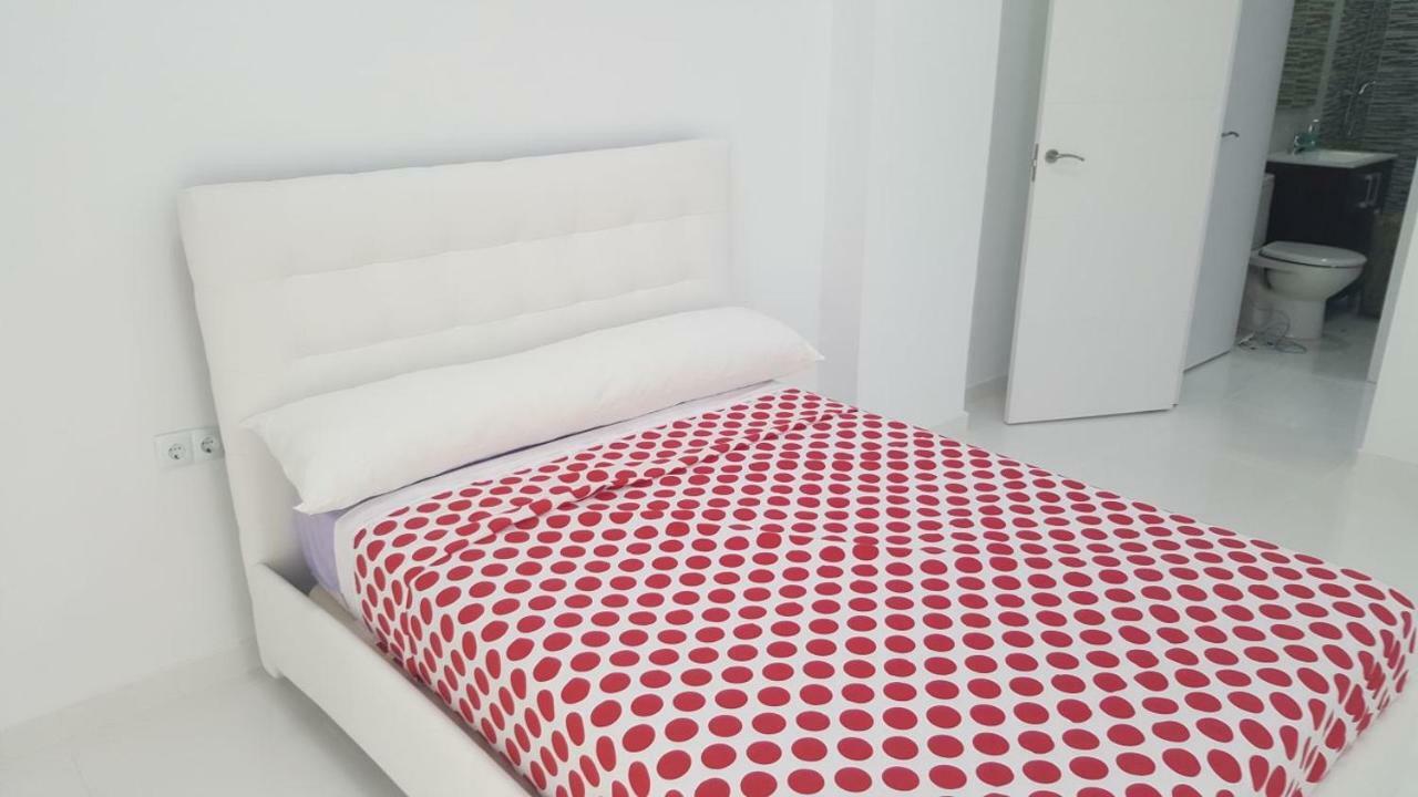 White Apartment Alicante Exterior photo